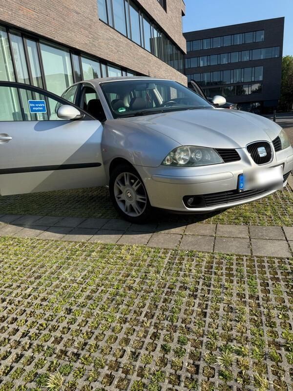 Grau Gebraucht 2004 Seat Ibiza Comfort Kleinwagen | 2.000 € (Fairer Preis) - Bild 1/4