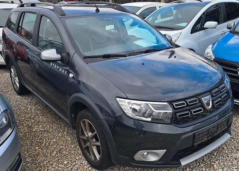 Grau Gebraucht 2020 Dacia Logan MCV Stepway Limousine | 6.500 € - Bild 1/4