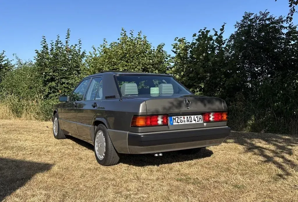 Gebraucht Mercedes 190 122 PS (89 kW) 1992 Grau Limousine