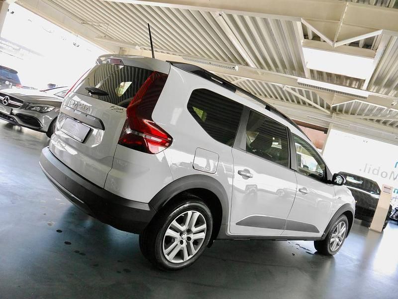 Second-hand Dacia Jogger Expression 101 CP (74 kW) 2023 Alb Monovolum