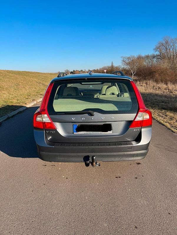 Gebraucht Volvo V70 Momentum 163 PS (119 kW) 2008 Blau Kombi