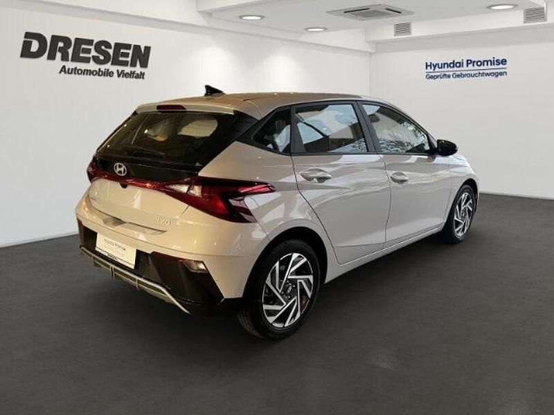 Gebraucht Hyundai i20 Trend 101 PS (74 kW) 2025 Grau Kleinwagen