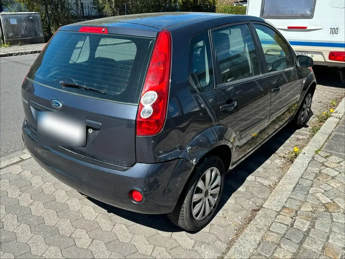 Gebraucht Ford Fiesta 70 PS (51 kW) 2008 Grau Kleinwagen