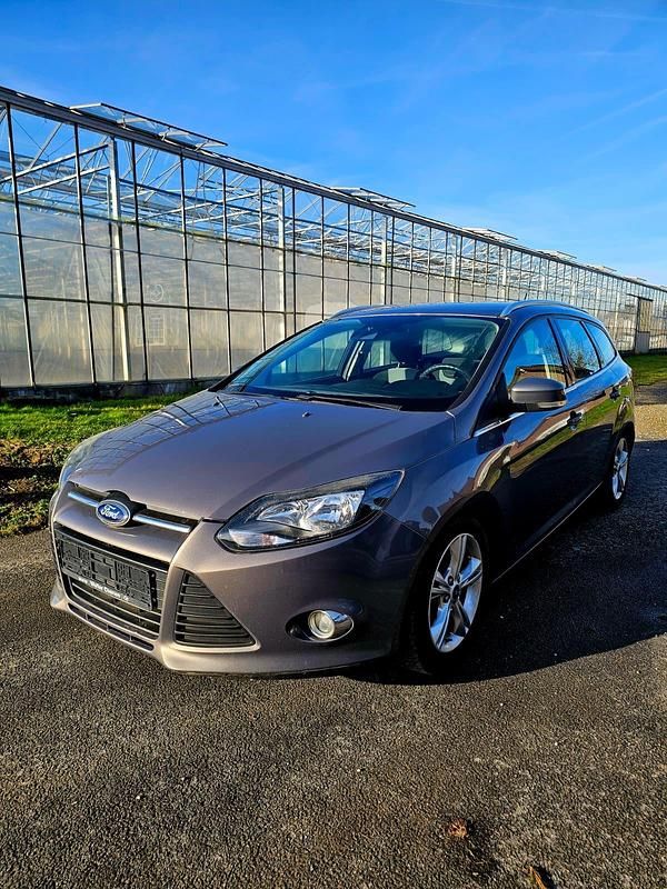 Usata Ford Focus 101 CV (74 kW) 2012 Grigio Station wagon