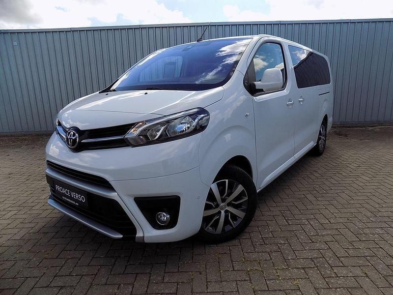 Weiß Gebraucht 2023 Toyota Proace Verso Team Kombi | 43.000 € (Etwas zu teuer) - Bild 1/4