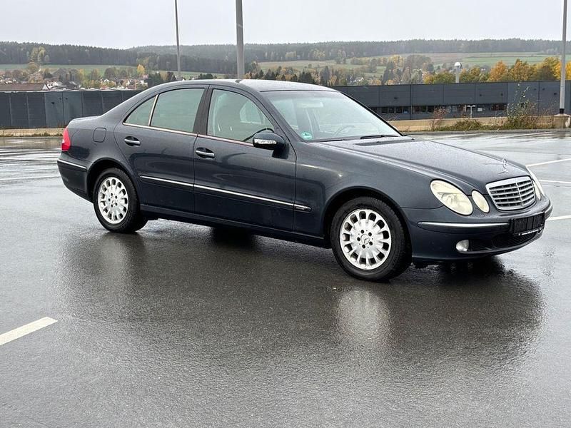 Gebraucht Mercedes E240 Elegance 177 PS (130 kW) 2002 Schwarz Limousine