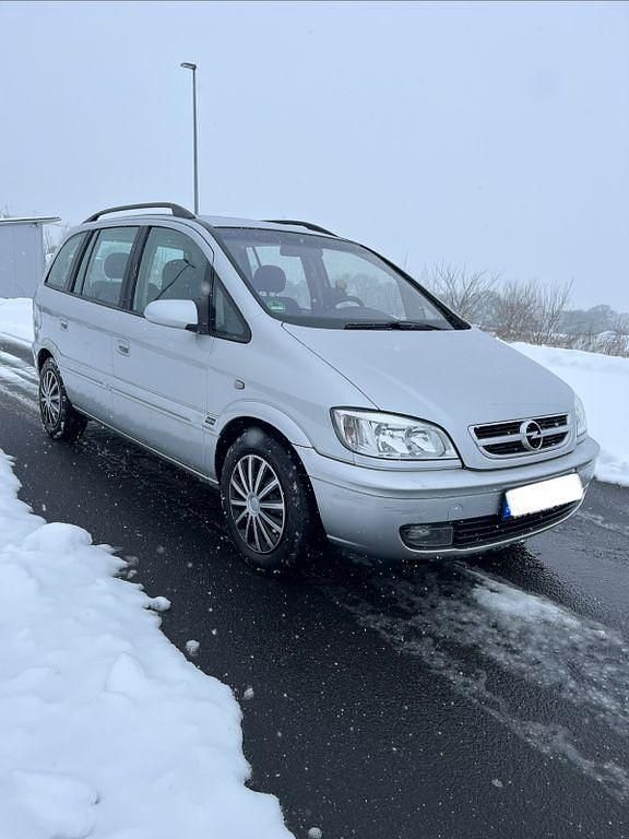 Gebraucht Opel Zafira Elegance 125 PS (91 kW) 2005 Silber Van / Kleinbus