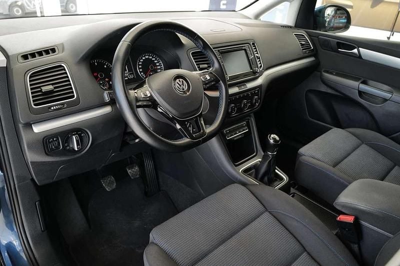 Gebraucht VW Sharan Ocean 150 PS (110 kW) 2016 Hudson bay blue metallic Van / Kleinbus