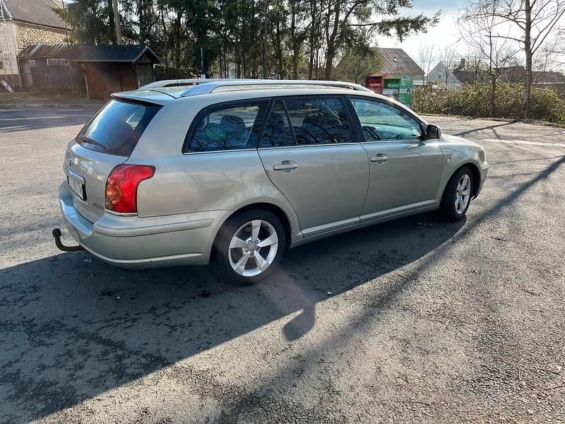 Andere außenfarben Gebraucht 2006 Toyota Avensis Kombi | 2.700 € (Guter Preis) - Bild 1/4