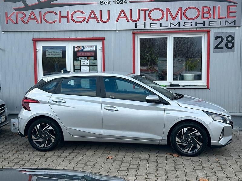 Gebraucht Hyundai i20 120 PS (88 kW) 2023 Silber Kleinwagen