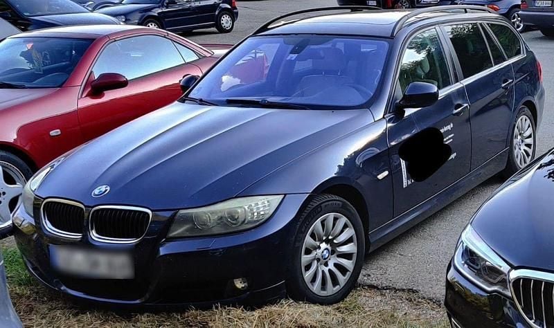 Gebraucht BMW 320 177 PS (130 kW) 2009 Blau Kombi