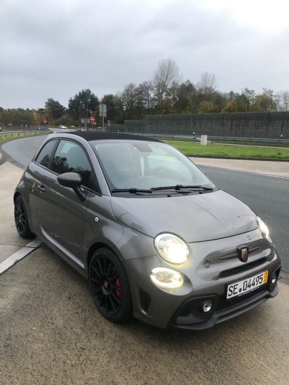 Grau Gebraucht 2020 Abarth 595C Competizione Cabrio | 22.999 € (Fairer Preis) - Bild 1/4