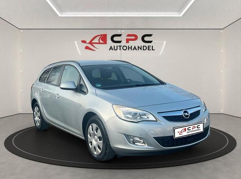 Gebraucht Opel Astra Edition 116 PS (85 kW) 2012 Silber Kombi