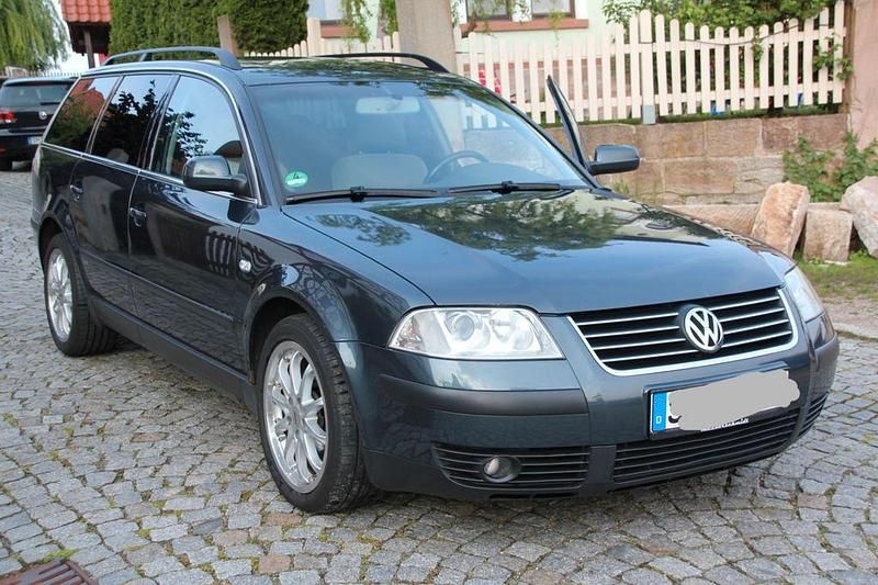 Blau Gebraucht 2003 VW Passat Trendline Kombi | 800 € (Superpreis) - Bild 1/4