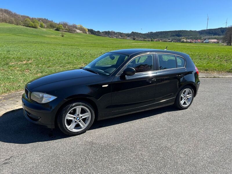Schwarz Gebraucht 2011 BMW 116 Kleinwagen | 3.200 € - Bild 1/4