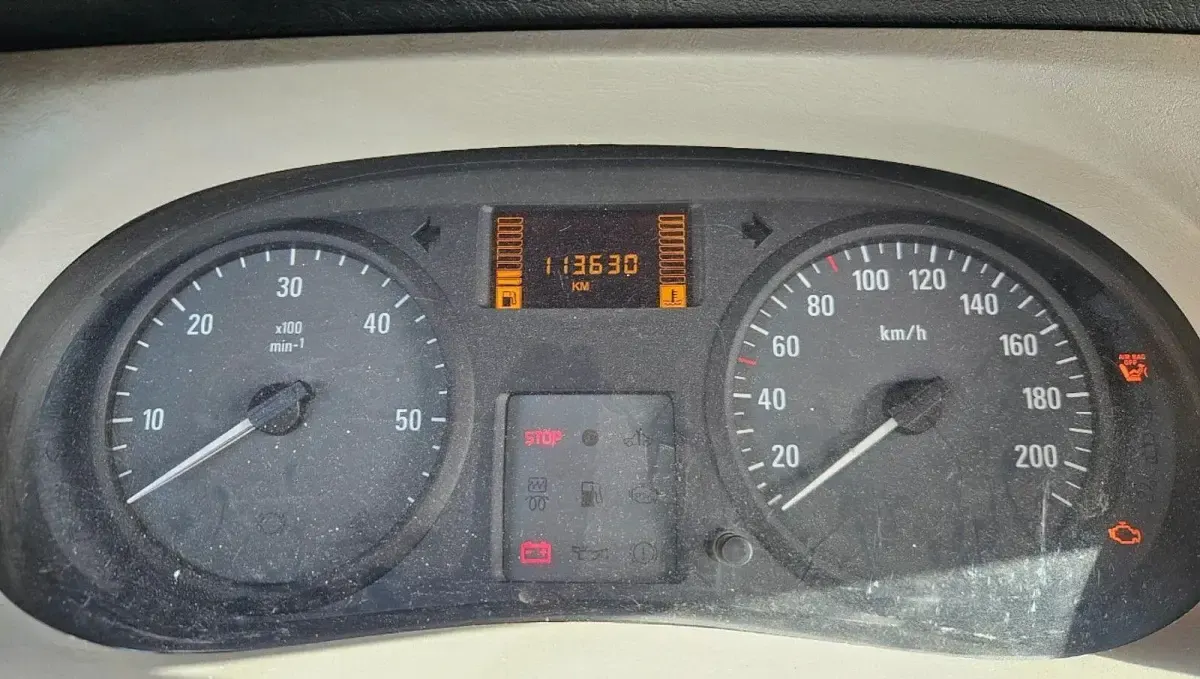 Gebraucht Opel Vivaro 145 PS (106 kW) 2006 Weiß Van / Kleinbus