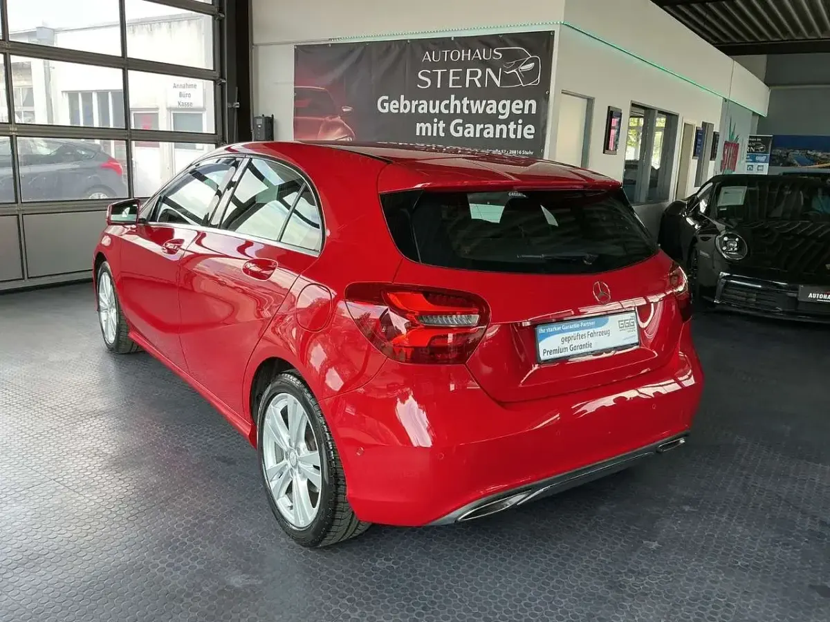 Gebraucht Mercedes A180 122 PS (89 kW) 2016 Jupiterrot uni Kleinwagen