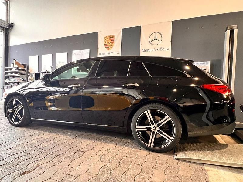 Schwarz Gebraucht 2021 Mercedes CLA200 Shooting Brake Progressive Kombi | 22.750 € (Fairer Preis) - Bild 1/3