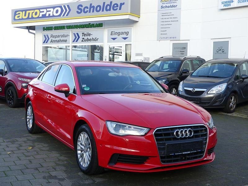 Rot Gebraucht 2015 Audi A3 Ambiente Limousine | 16.500 € (Etwas zu teuer) - Bild 1/4