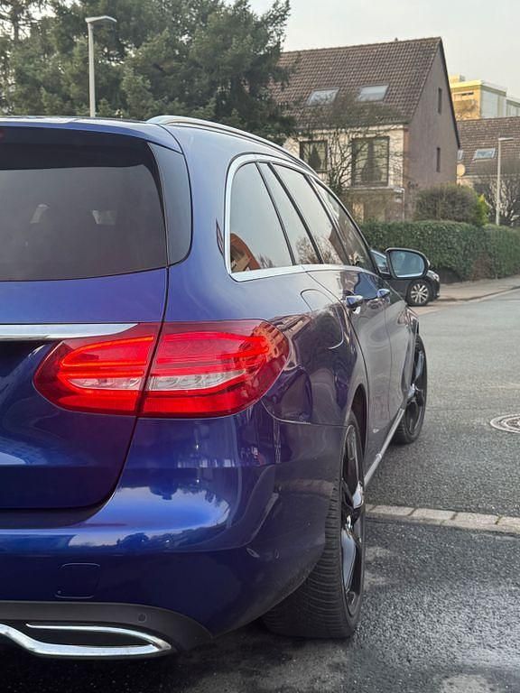 Gebraucht Mercedes C250 204 PS (150 kW) 2017 Blau Limousine