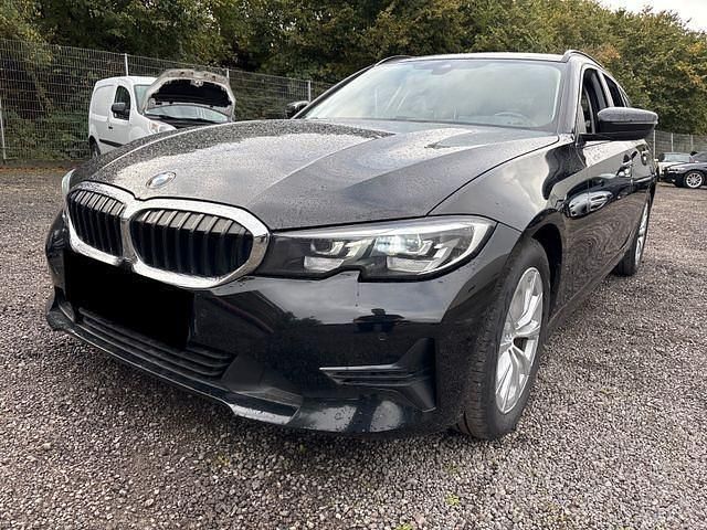 Schwarz Gebraucht 2021 BMW 318 Advantage Kombi | 18.900 € (Fairer Preis) - Bild 1/4
