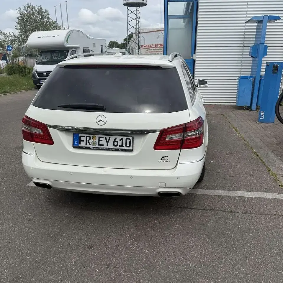 Gebraucht Mercedes E250 Elegance 204 PS (150 kW) 2011 Kombi