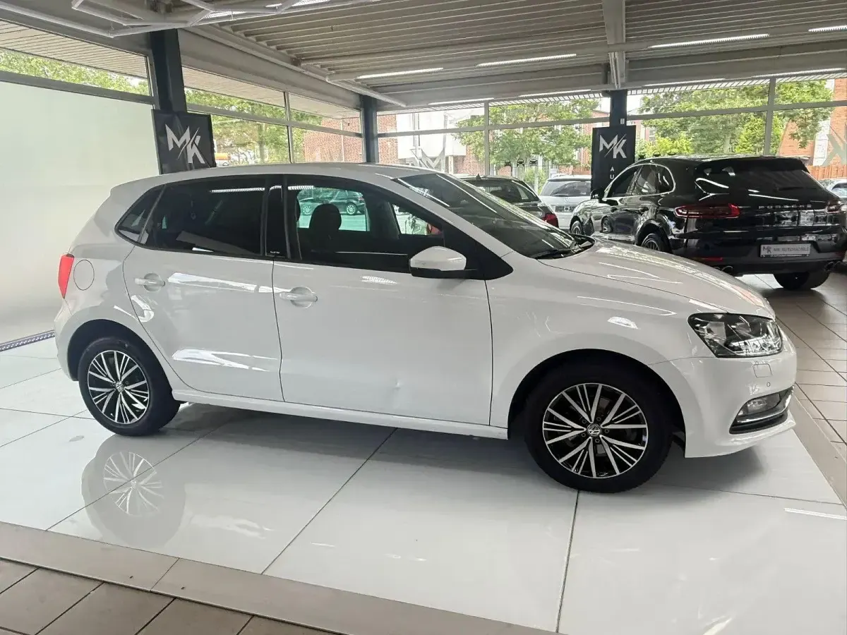 Gebraucht VW Polo Allstar 75 PS (55 kW) 2017 Weiß Kleinwagen