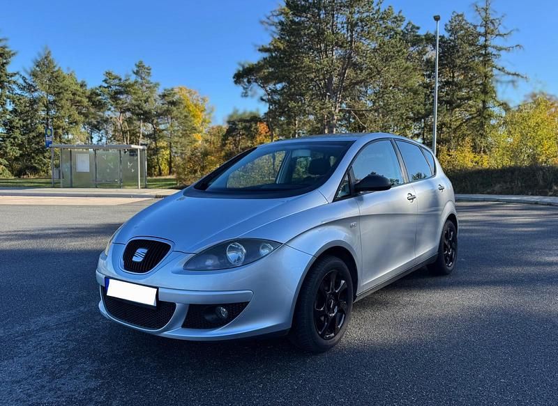 Silber Gebraucht 2011 Seat Altea Van / Kleinbus | 3.650 € (Guter Preis) - Bild 1/4