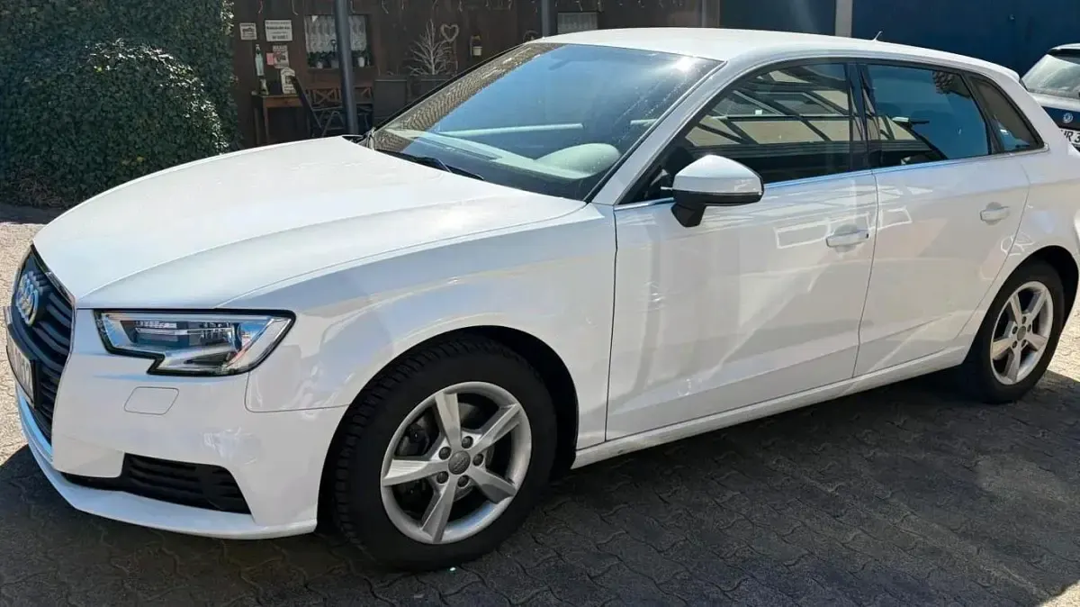 Używany Audi A3 Design 150 KM (110 kW) 2019 Biały Sedan/Limuzyna