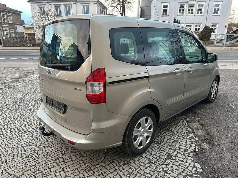 Gebraucht Ford Tourneo Courier Trend 101 PS (74 kW) 2018 Grau Van / Kleinbus