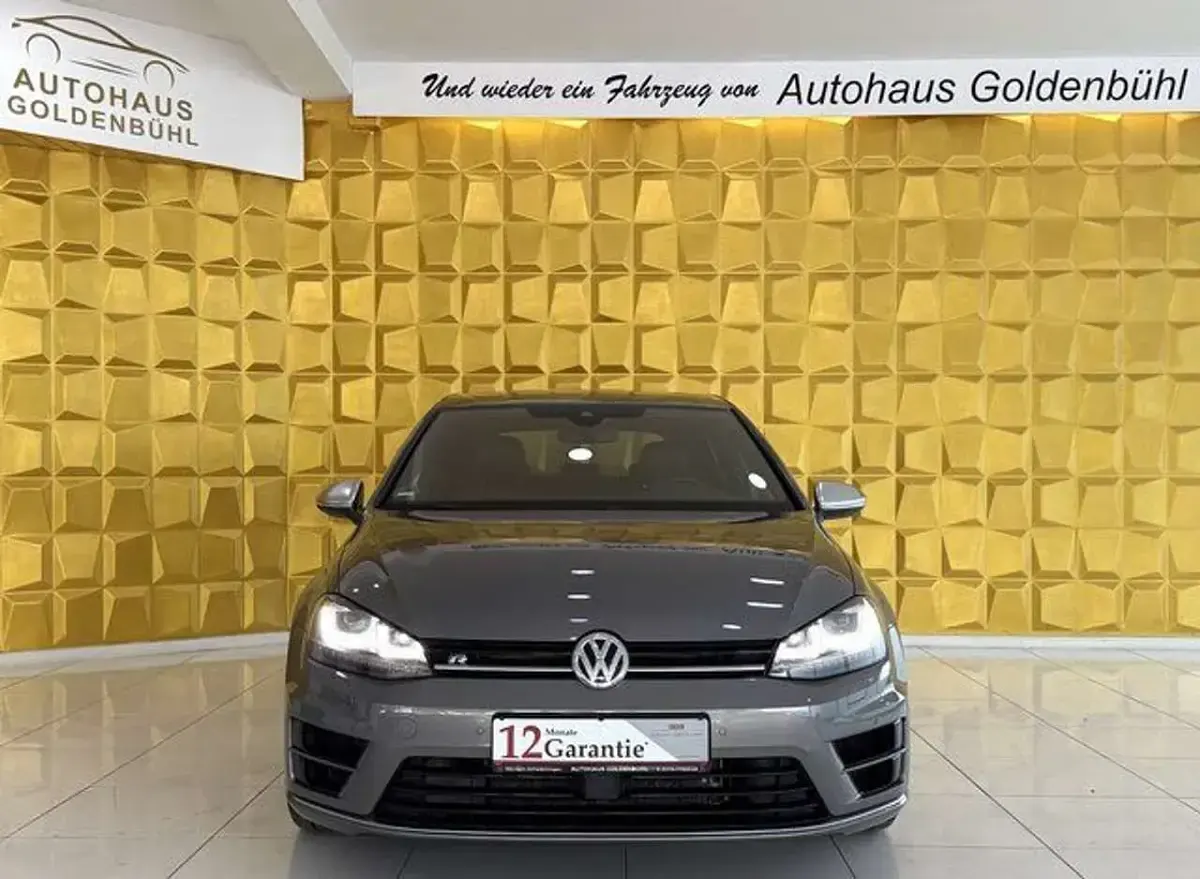 Gebraucht VW Golf VII R 300 PS (220 kW) 2017 Limestone grey Limousine