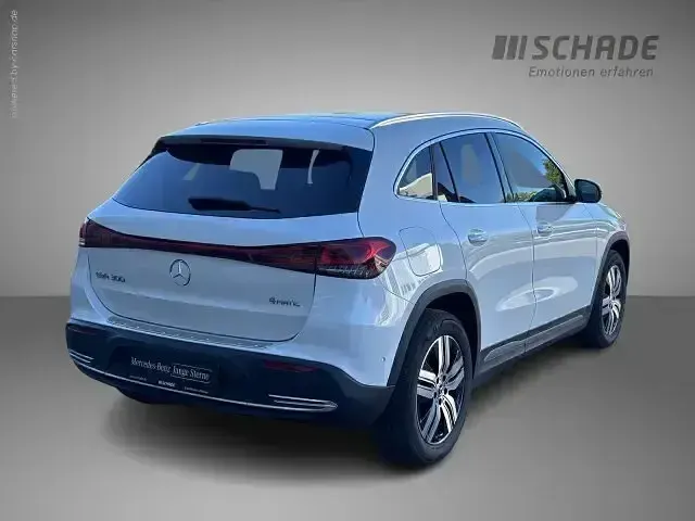 Gebraucht Mercedes EQA300 Progressive 167 kW (228 PS) 2023 Weiß SUV