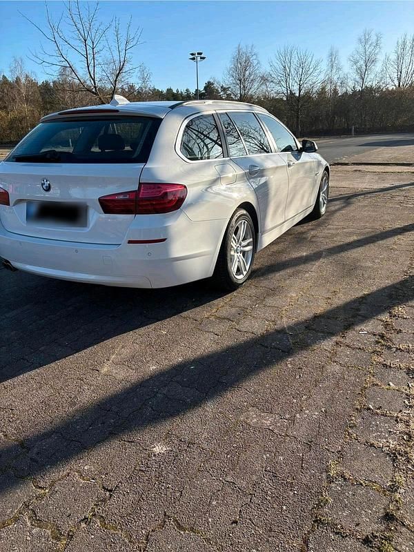 Gebraucht BMW 520 Performance 190 PS (139 kW) 2015 Weiß Kombi