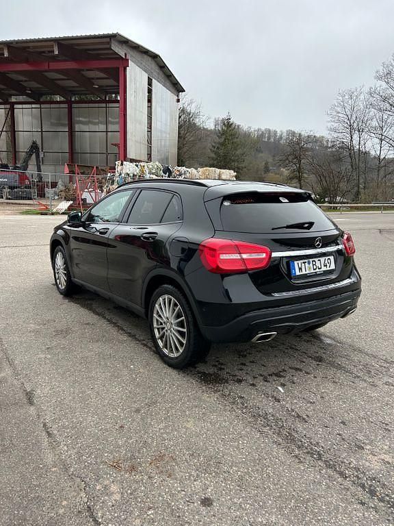 Gebraucht Mercedes GLA250 211 PS (155 kW) 2016 Schwarz SUV