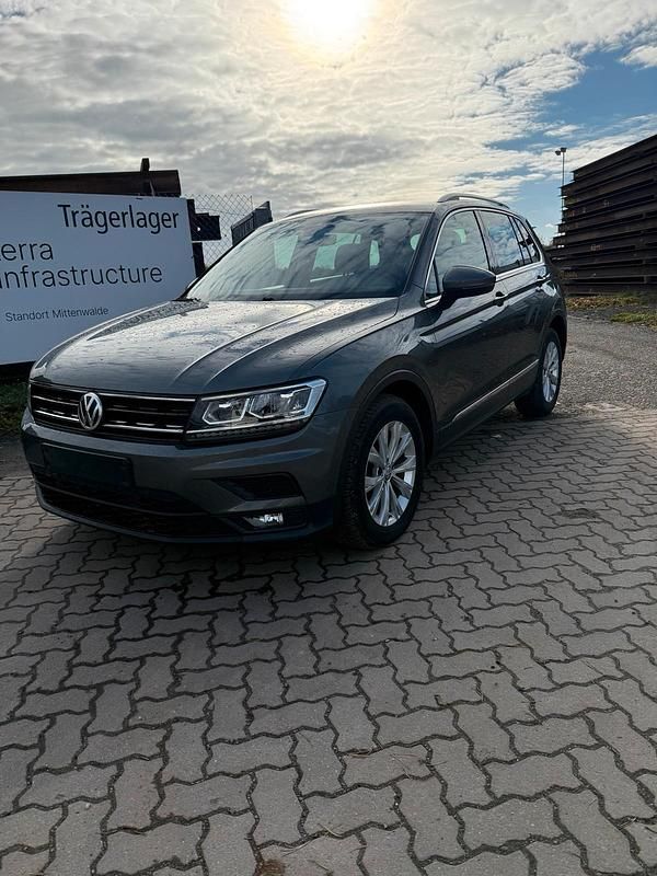 Grau Gebraucht 2018 VW Tiguan SUV | 16.500 € (Guter Preis) - Bild 1/4