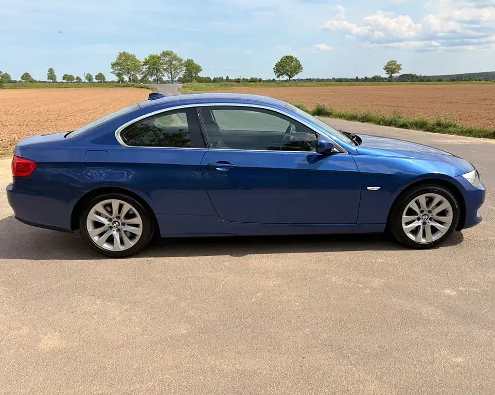 Używany BMW 330 Performance 245 KM (180 kW) 2010 Niebieski Coupe