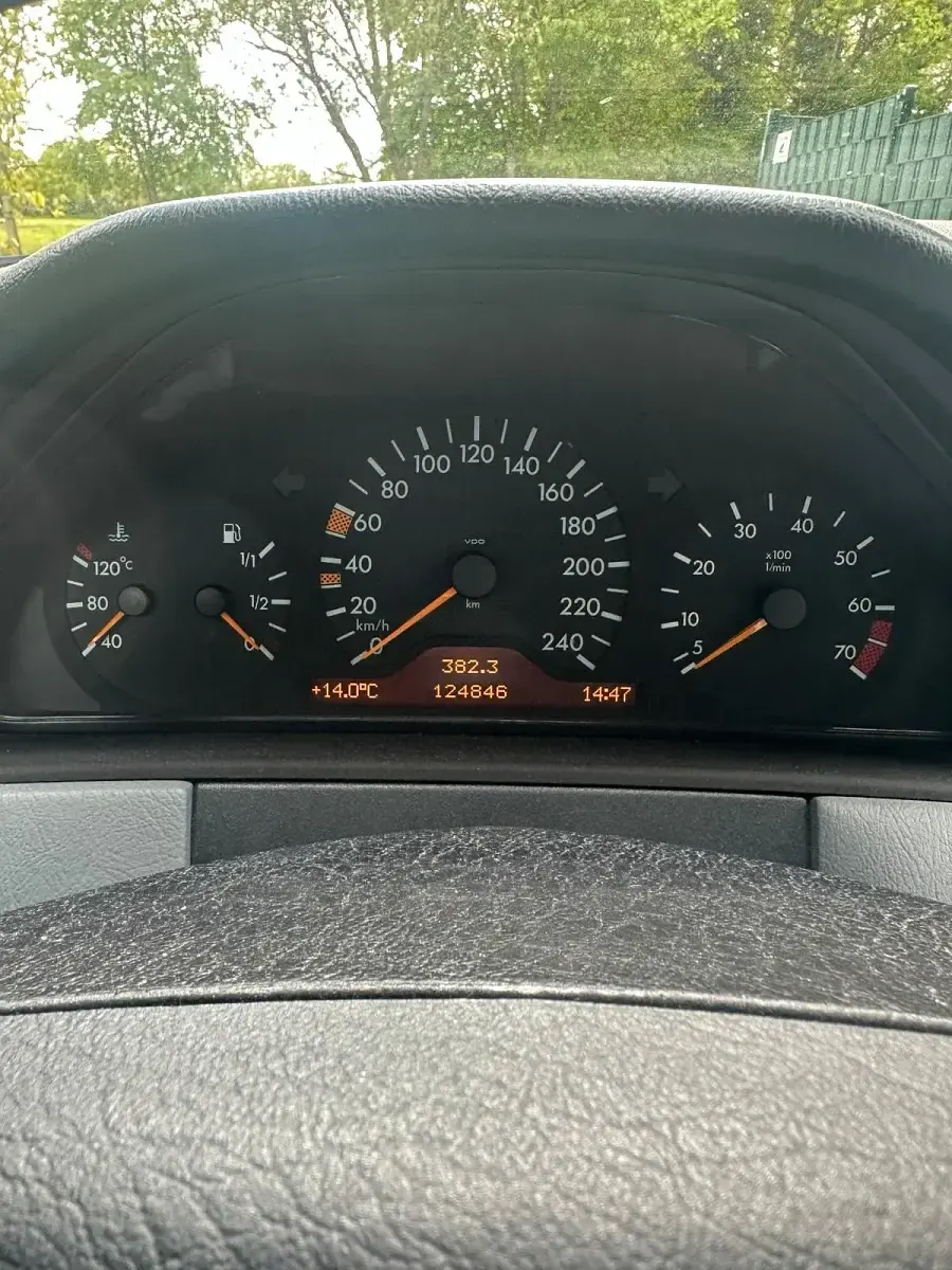 Gebraucht Mercedes E240 170 PS (125 kW) 1998 Silber Limousine