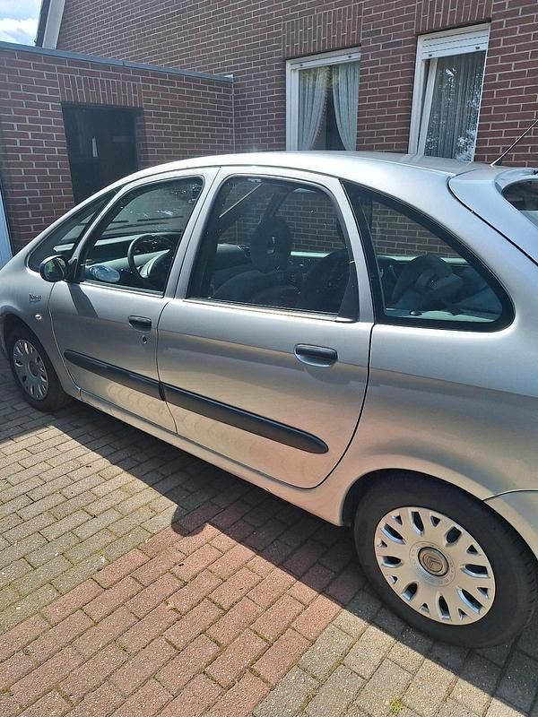 Silber Gebraucht 2005 Citroën C4 Van / Kleinbus | 1.255 € - Bild 1/4
