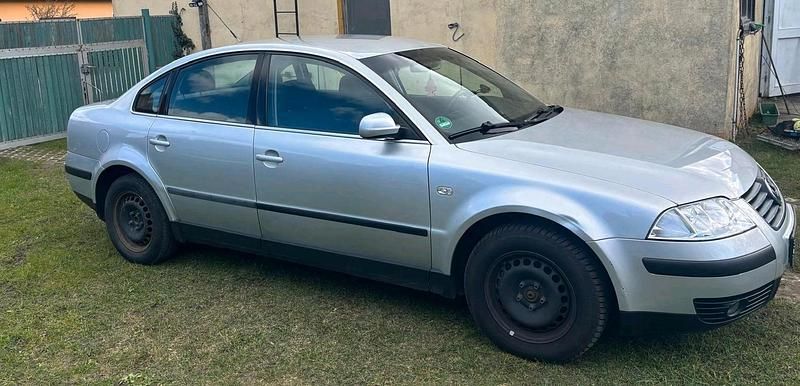 Gebraucht VW Passat 101 PS (74 kW) 2001 Silber Limousine