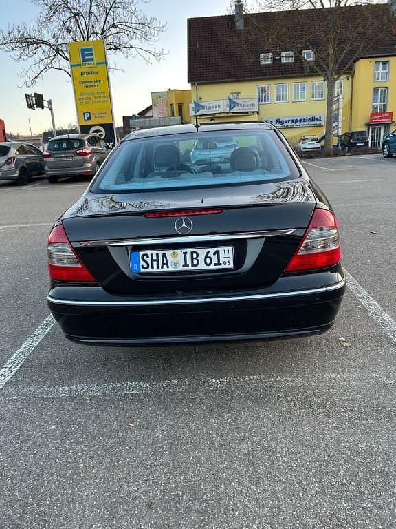 Gebraucht Mercedes E220 Avantgarde 170 PS (125 kW) 2007 Schwarz Limousine