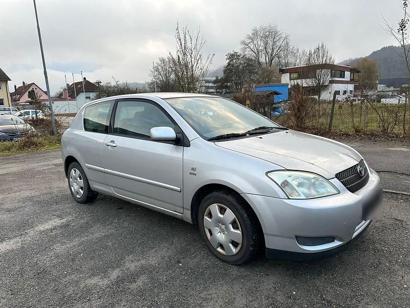 Gebraucht Toyota Corolla 96 PS (70 kW) 2002 Silber Kleinwagen