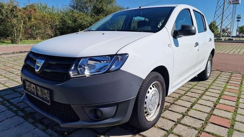 Weiß Gebraucht 2012 Dacia Sandero Essentiel Kleinwagen | 2.980 € (Guter Preis) - Bild 1/4