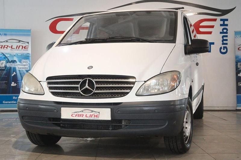 Weiß Gebraucht 2010 Mercedes Vito Van / Kleinbus | 4.111 € (Guter Preis) - Bild 1/4
