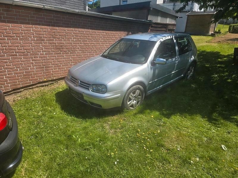 Silber Gebraucht 2002 VW Golf IV Kleinwagen | 700 € (Superpreis) - Bild 1/3