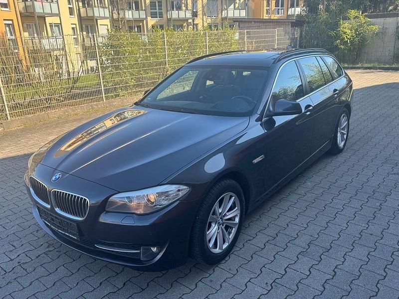 Gebraucht BMW 520 184 PS (135 kW) 2011 Grau Kombi