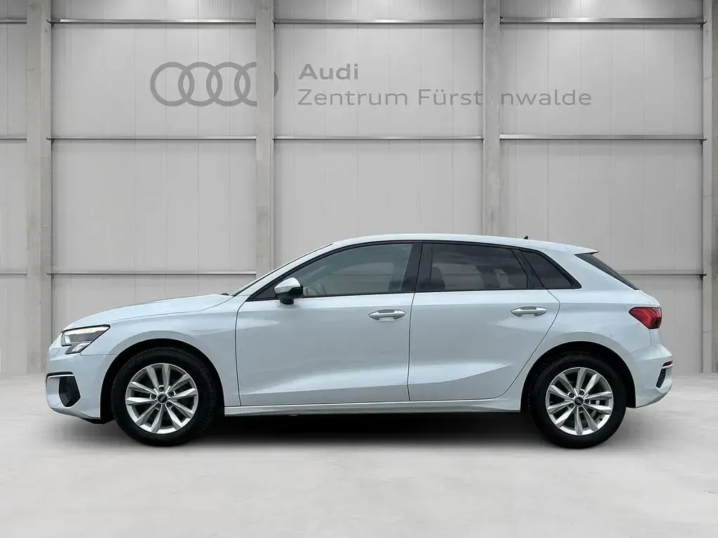 Gebraucht Audi A3 116 PS (85 kW) 2022 Gletscherweiß metallic Limousine