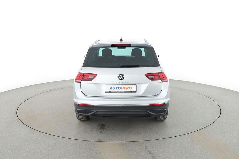 Gebraucht VW Tiguan Active 150 PS (110 kW) 2022 Grau SUV