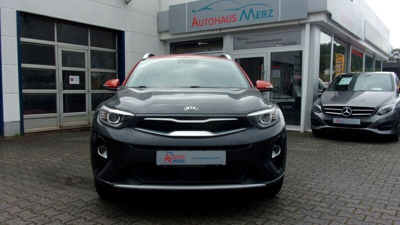 Grau Gebraucht 2019 Kia Stonic Spirit SUV | 16.700 € (Fairer Preis) - Bild 1/4