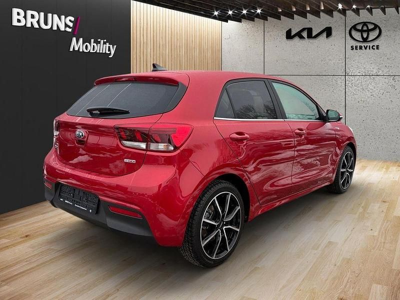 Gebraucht Kia Rio Platinum Edition 120 PS (88 kW) 2020 (beg) signalrot met. Limousine