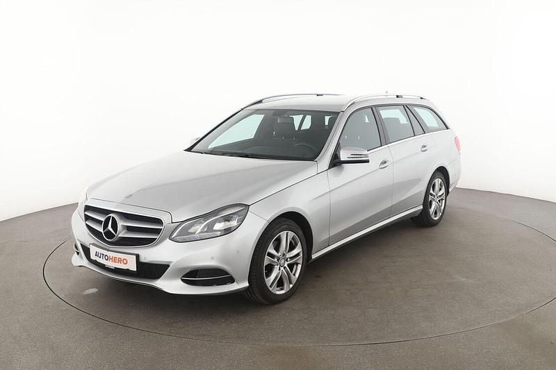 Grau Gebraucht 2016 Mercedes E200 Avantgarde Kombi | 18.560 € (Fairer Preis) - Bild 1/3